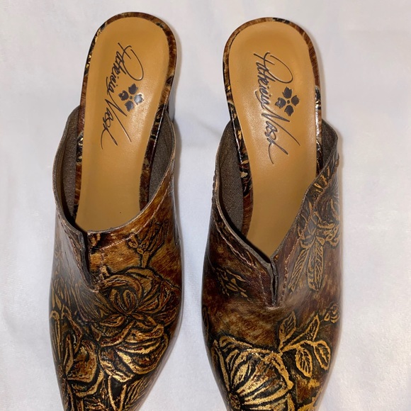 Patricia Nash Ruffina Leather Slide Mules - Picture 4 of 5